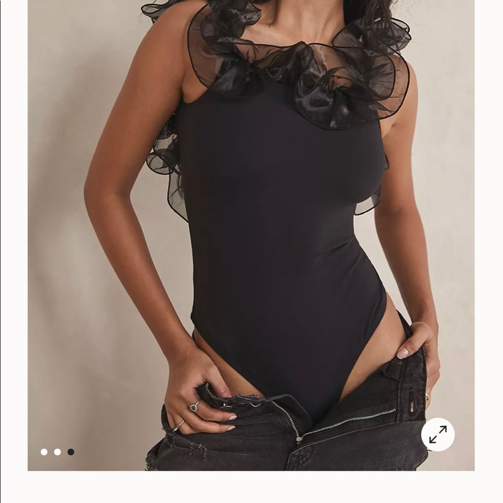 Free People Ruffle Bodysuit - MED. Black.